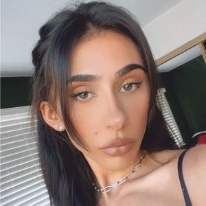 Meet your Posher, Dani